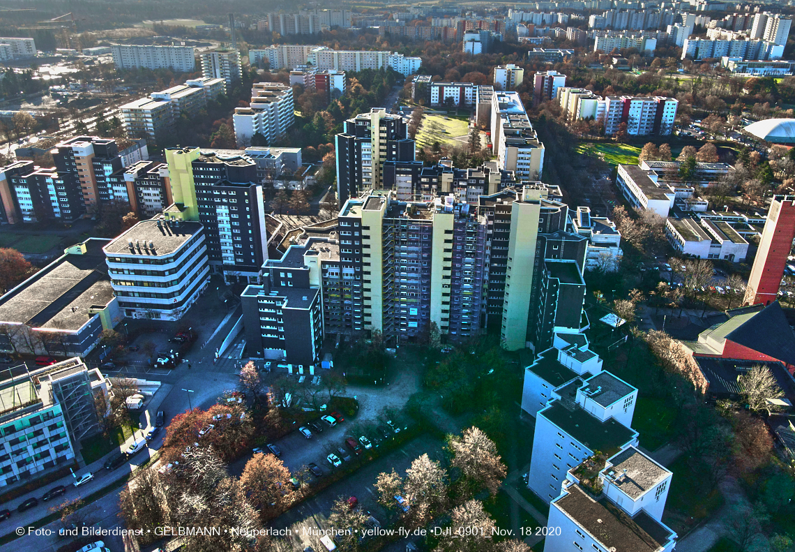 18.11.2020 - Marx-Zentrum und Wohnanalge Karl-Marx-Ring 52-62 in Neuperlach